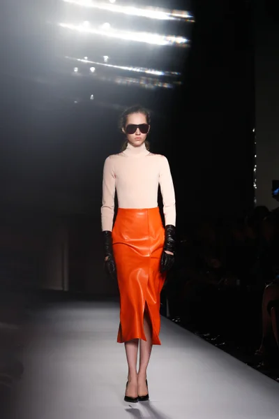 Look 3